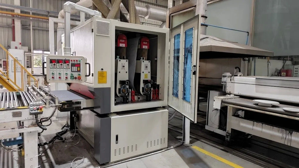 圣凯德定制的宽皮带磨砂机,用于金属整理/脱毛