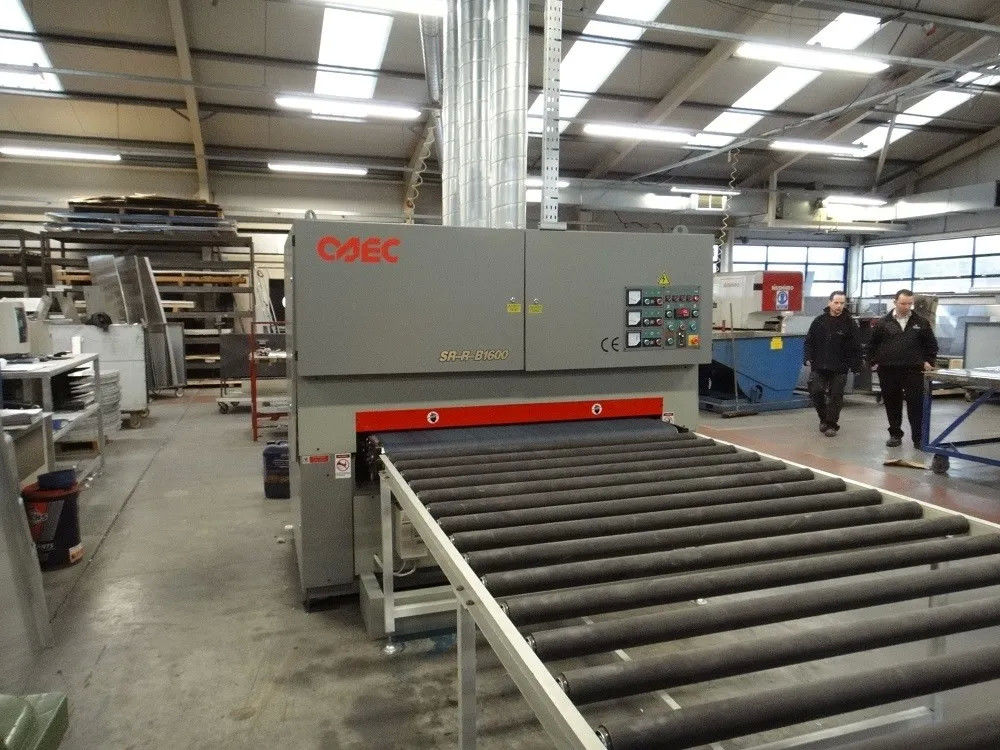 圣凯德精密控制宽带砂光机、钣金去毛刺精加工机